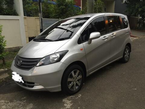 Honda Freed 2010 Silver A/T Murah Banget.