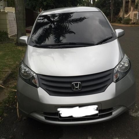 Honda Freed 2010 Silver A/T Murah Banget.