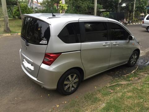Honda Freed 2010 Silver A/T Murah Banget.