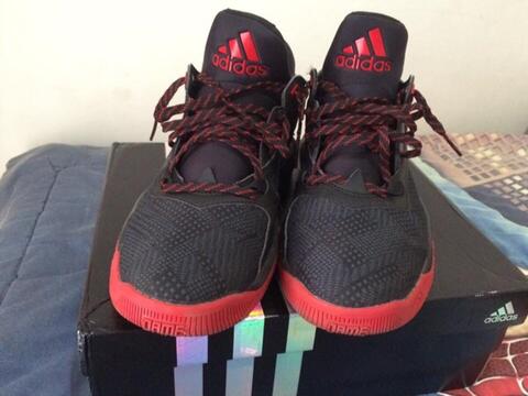 Sepatu Basket Adidas D Lillard 2