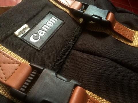 Tas kamera Canon ( bukan nikon, fujifilm, leica )