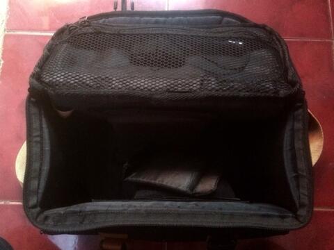 Tas kamera Canon ( bukan nikon, fujifilm, leica )