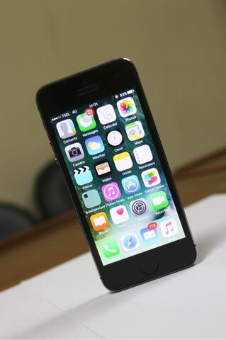 Iphone 5s ( bukan samsung, asus, bisa pokemon, apple)