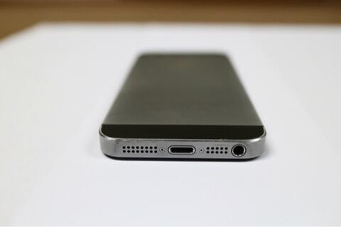 Iphone 5s ( bukan samsung, asus, bisa pokemon, apple)