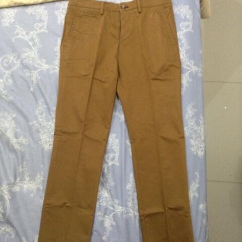 celana chinos wood kondisi bagus ukuran 34