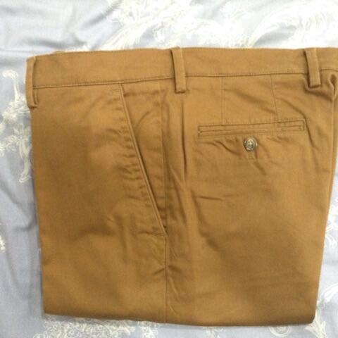 celana chinos wood kondisi bagus ukuran 34