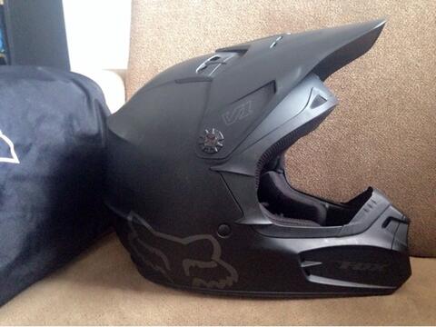Terjual helm FOX V1 black matte | KASKUS