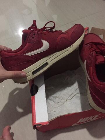 red suede nike