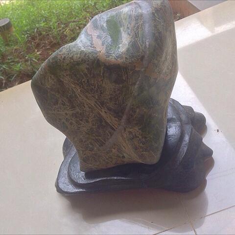 Batu bermotif hijau Hutan