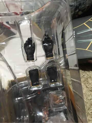 WTS HOT TOYS WOLVERINE X-MEN THE LAST STAND (BIB)