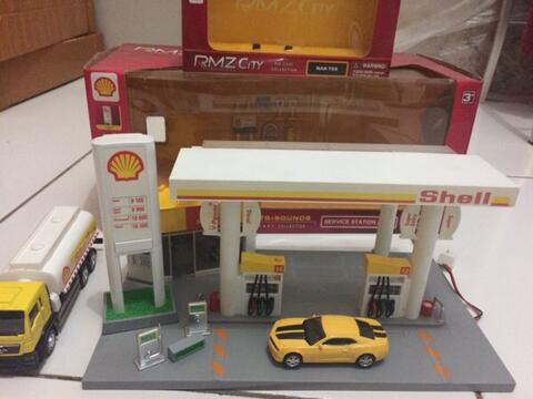 SPBU SHELL dan Truk Tanki Shell