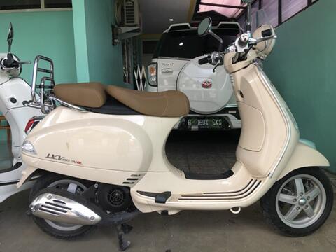 vespa Lxv150cc pemakaian 2bulan goodcondition cream