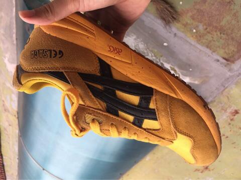 asics gel saga size 10