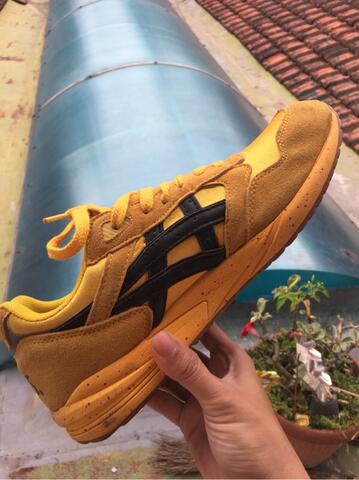 asics gel saga size 10