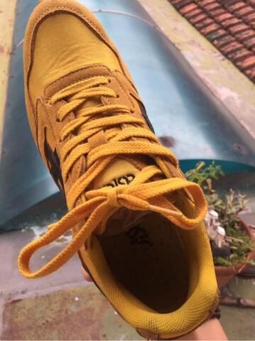 asics gel saga size 10
