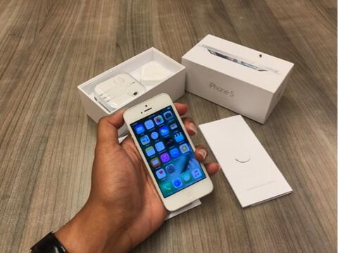 iPhone 5 32GB White Second Fulset Mulus Ex Internasional COD Pontianak