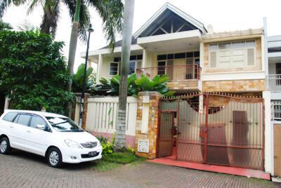 JUAL CEPAT! Rumah Dekat Area Taman (Pinang Merah VII no. SD 5, Pondok Indah)