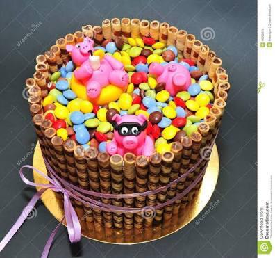 Terima pesanan Birthday cake dengan karakter dan topping sesuai selera