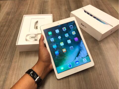 iPad Air 16GB Cell Wifi White Silver Fullset Mulus COD Jakarta