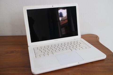 Macbook White Unibody