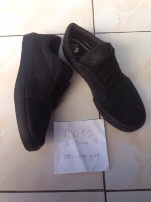 Nike SB Satire (Skateboarding Shoes)
