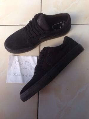 Nike SB Satire (Skateboarding Shoes)