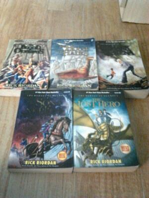 Komik One Piece & Novel Heroes of Olympus