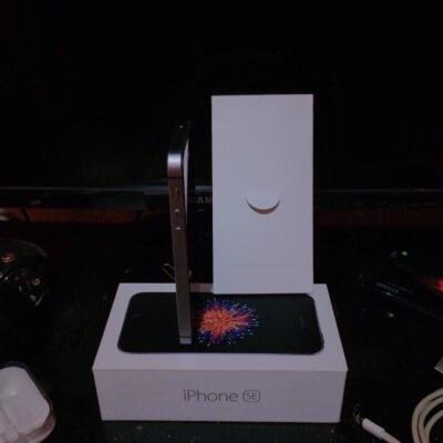 iPhone SE 16 GB Space Grey Second