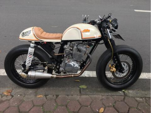 Terjual jual BU motor cafer racer basic Tiger 2003 CB 