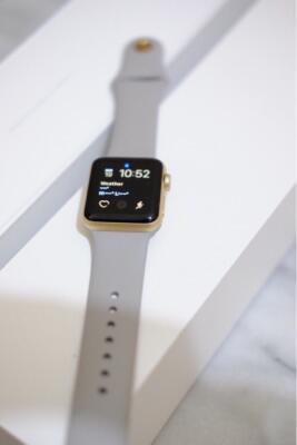 Terjual Apple Watch Series 2, 38mm Gold 