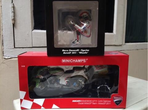 Sepaket Minichamps Motogp 1/12 (Marco Simoncelli & Ducati Loris Capirossi)