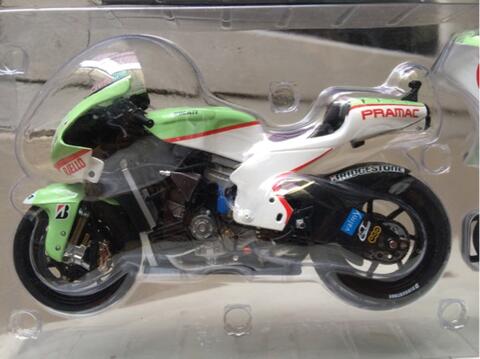 Sepaket Minichamps Motogp 1/12 (Marco Simoncelli & Ducati Loris Capirossi)