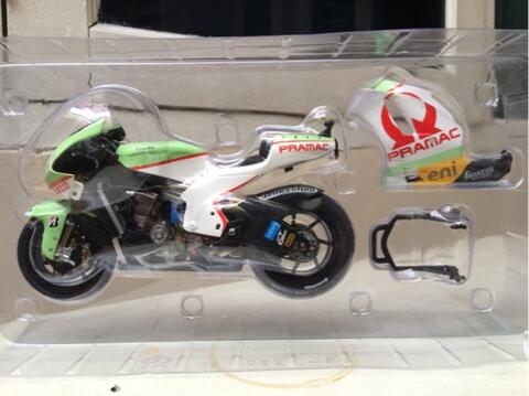Sepaket Minichamps Motogp 1/12 (Marco Simoncelli & Ducati Loris Capirossi)