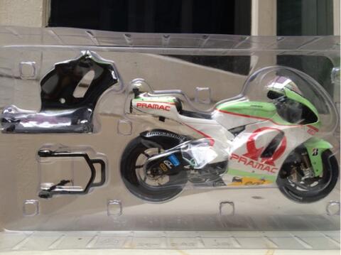 Sepaket Minichamps Motogp 1/12 (Marco Simoncelli & Ducati Loris Capirossi)
