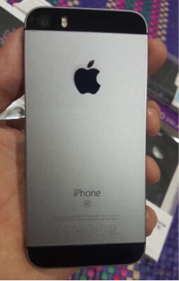 iPhone SE 128GB Space Gray Garansi Resmi Apple 11 Bulan Lebih Like New!!!