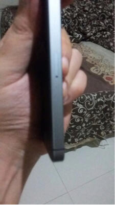 iPhone SE 128GB Space Gray Garansi Resmi Apple 11 Bulan Lebih Like New!!!