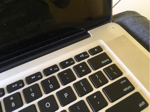 Macbook Pro 2011 VGA Problem Core i5 No RAM No HDD