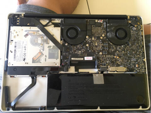 Macbook Pro 2011 VGA Problem Core i5 No RAM No HDD