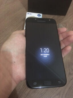 Samsung Galaxy J7 Pro Warna Hitam. Super istimewa seperti baru. Garansi Resmi
