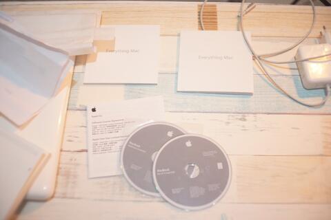 Macbook White Unibody 2010 fullset resmi Indo murah Bandung