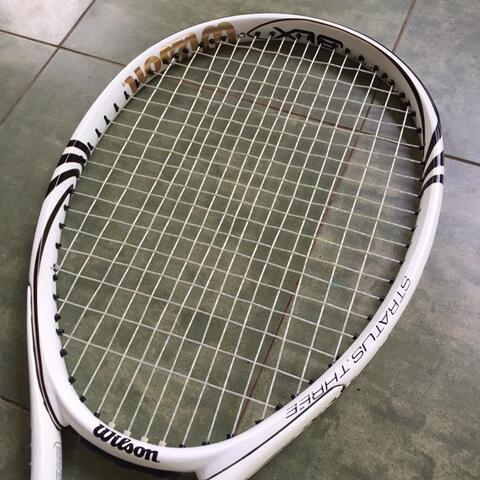 raket tenis wilson blx stratus three