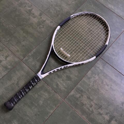 raket tenis wilson blx stratus three