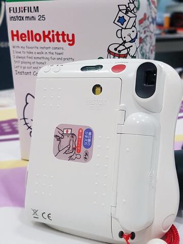 JUAL MINI INSTAX 25S HELLO KITTY FULL SET MULUS