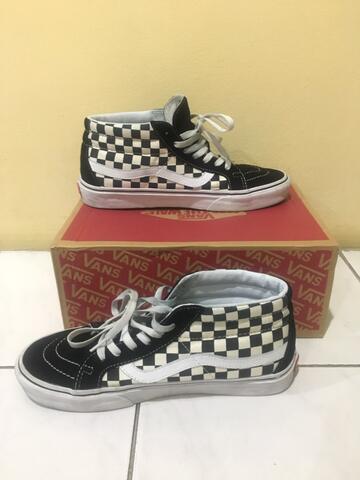 vans mid top checkerboard