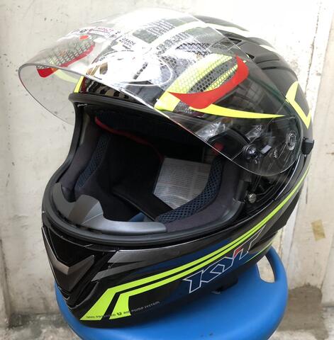 KYT Vendetta 2 Carbon Black / Yellow Fluo
