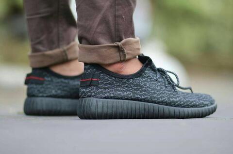SEPATU ADIDAS YEZZY FOR MAN AND WOMEN SIZE 38-44