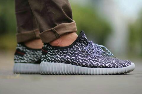 SEPATU ADIDAS YEZZY FOR MAN AND WOMEN SIZE 38-44