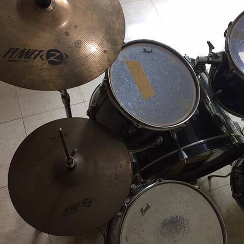 Drum pearl black forum series