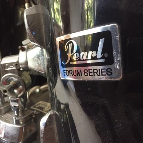 Drum pearl black forum series