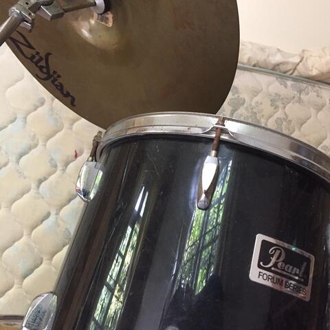 Drum pearl black forum series